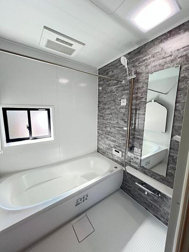 スタイリッシュな浴室で1日の疲れをゆったり癒されるのもいいですね。