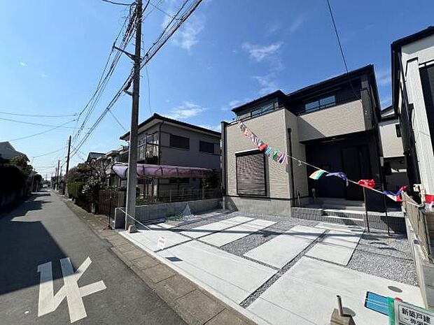 前面道路を含めた現地写真です。