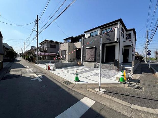 前面道路を含めた現地写真です。