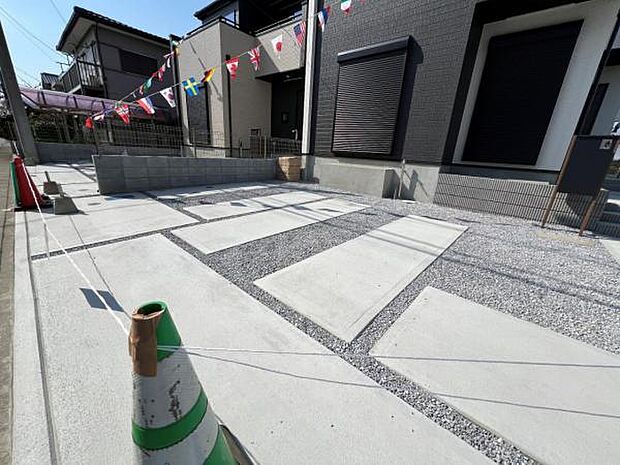 駐車場ももちろん完備しておりますのでお車所有の方にも心強いです。