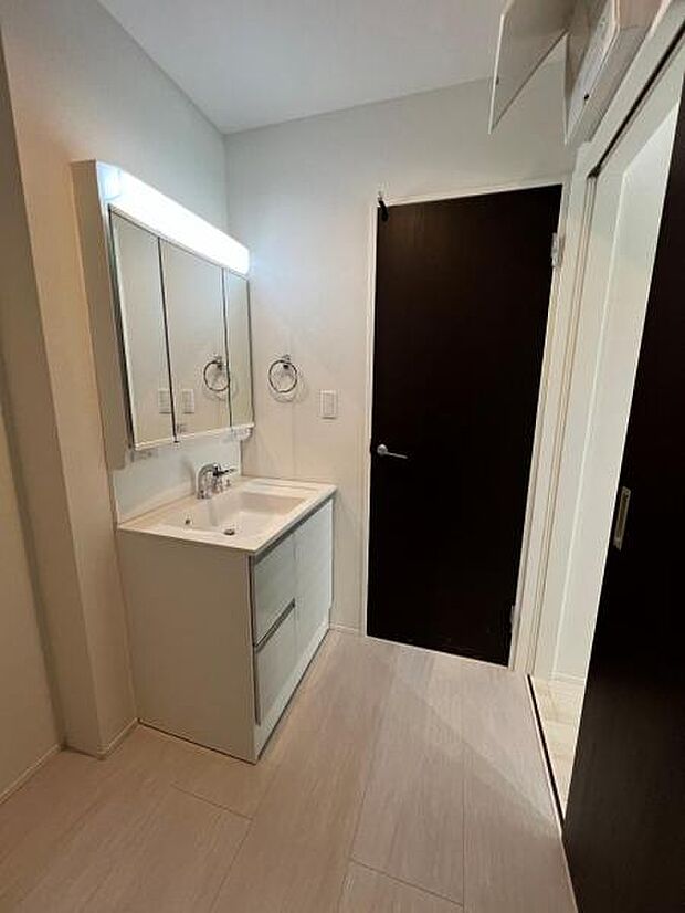 快適で清潔感がある脱衣スペースです。