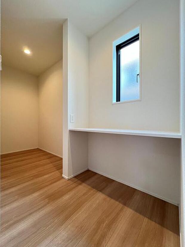 キッチンがすっきり片付くパントリー収納です