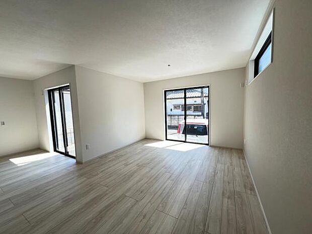 リビングダイニングになります。ご家族そろっての素敵な空間になりそうですね。