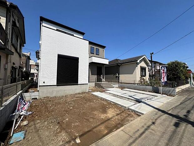 前面道路を含めた現地写真です。ぜひ周辺環境も併せてご覧ください。