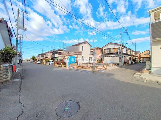 前面道路を含めた現地写真です。