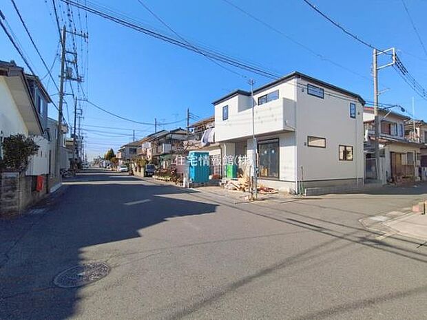 前面道路を含めた現地写真です。