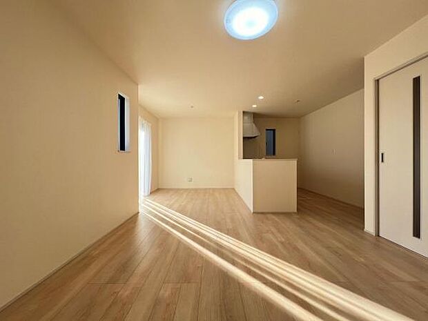 リビングダイニングになります。ご家族そろっての素敵な空間になりそうですね。