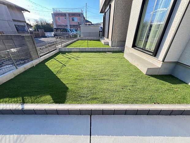 お庭スペースは、ガーデニングやお子様との外遊びなど多彩な用途でお楽しみいただけます。