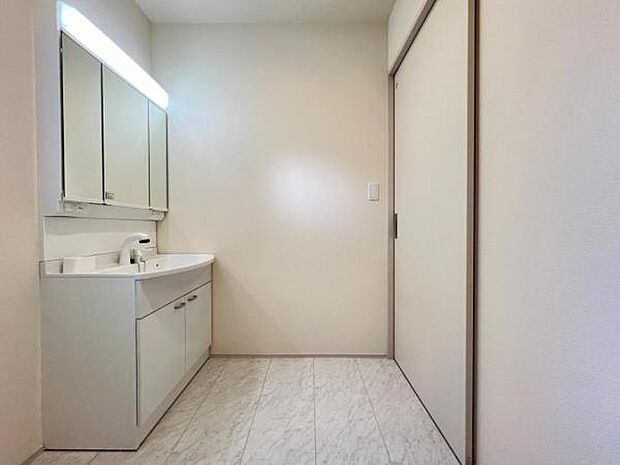 脱衣所は小さなお子様がいるご家庭にも重宝されます。