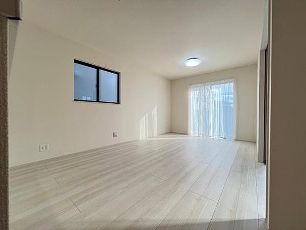 家族団らんの場所としてゆったりと居心地の良いリビングです。