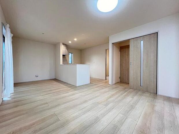 リビングダイニングになります。ご家族そろっての素敵な空間になりそうですね。