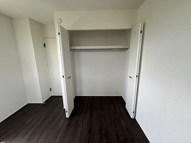 中の物を確認しやすく、取り出しやすい収納スペース。お部屋を広々とお使いいただけます。