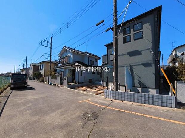 前面道路を含めた現地写真です。