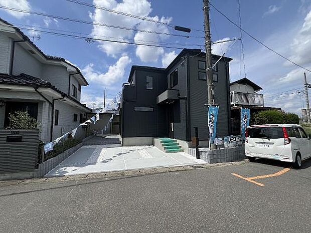 駐車場ももちろん完備しておりますのでお車所有の方にも心強いです。