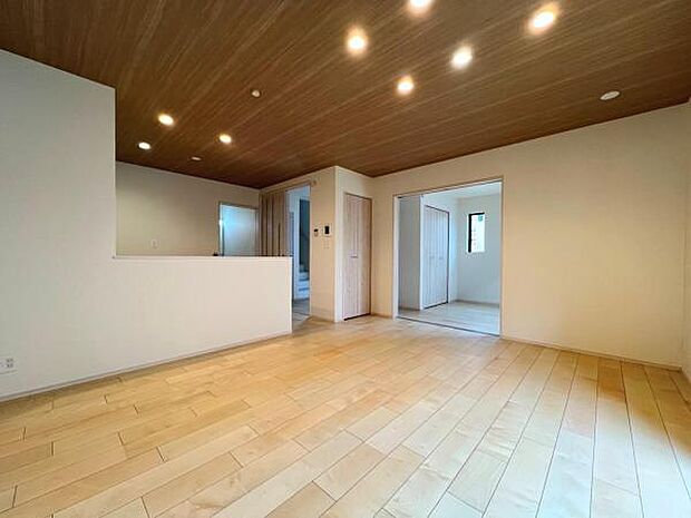 リビングダイニングになります。ご家族そろっての素敵な空間になりそうですね。