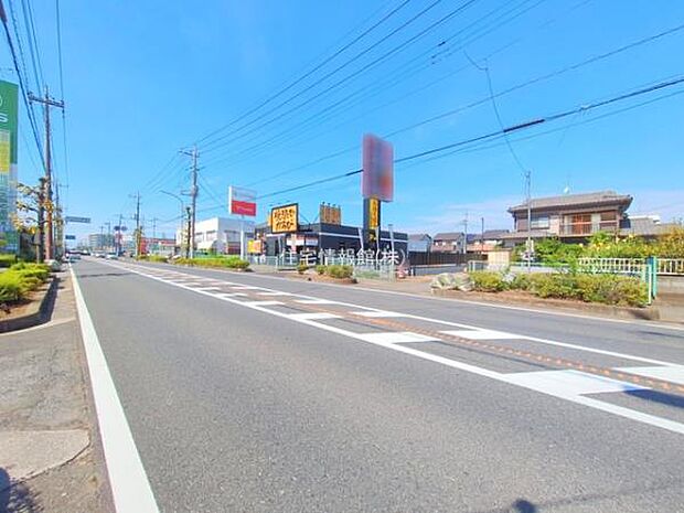 前面道路を含めた現地写真です。