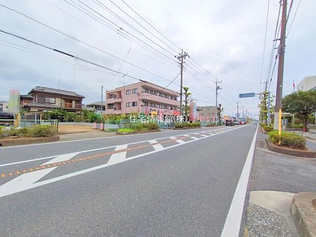 前面道路を含めた現地写真です。