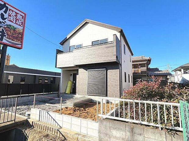 前面道路を含めた現地写真です。ぜひ周辺環境も併せてご覧ください。