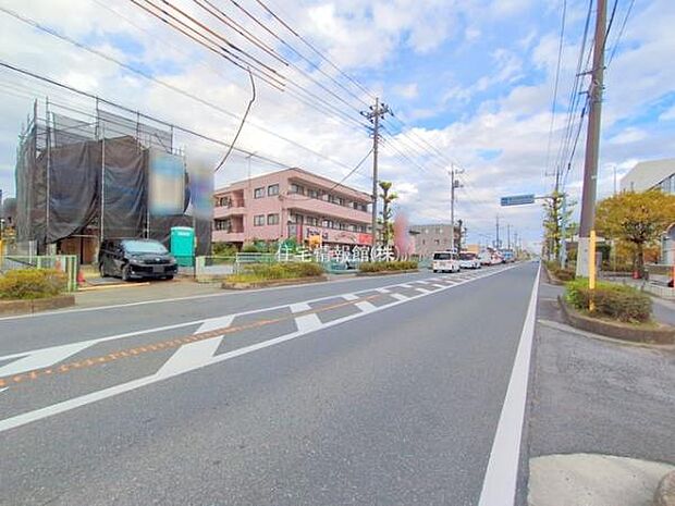 前面道路を含めた現地写真です。