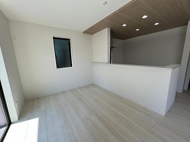 ご家族の温かい時間を演出するダイニングスペースです。