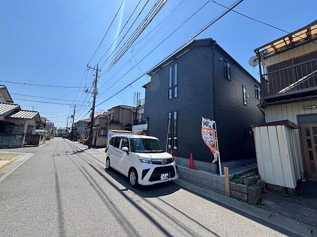 前面道路を含めた現地写真です。ぜひ周辺環境も併せてご覧ください。