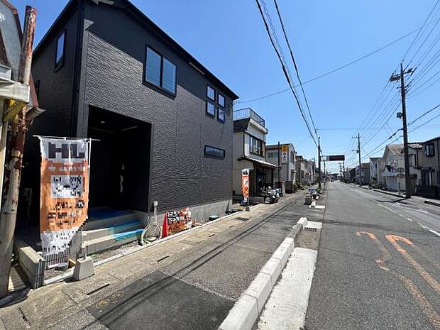 前面道路を含めた現地写真です。ぜひ周辺環境も併せてご覧ください。