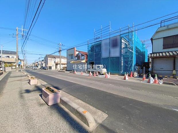 前面道路を含めた現地写真です。