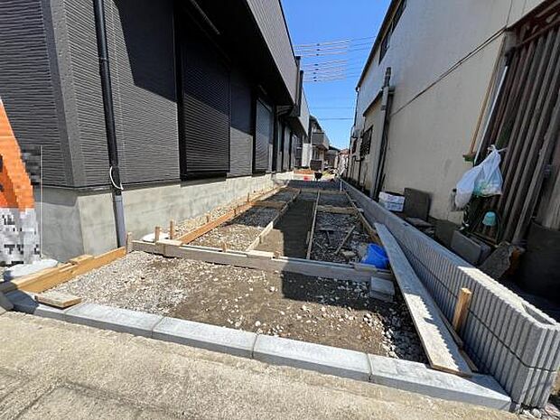 駐車場ももちろん完備しておりますのでお車所有の方にも心強いです。