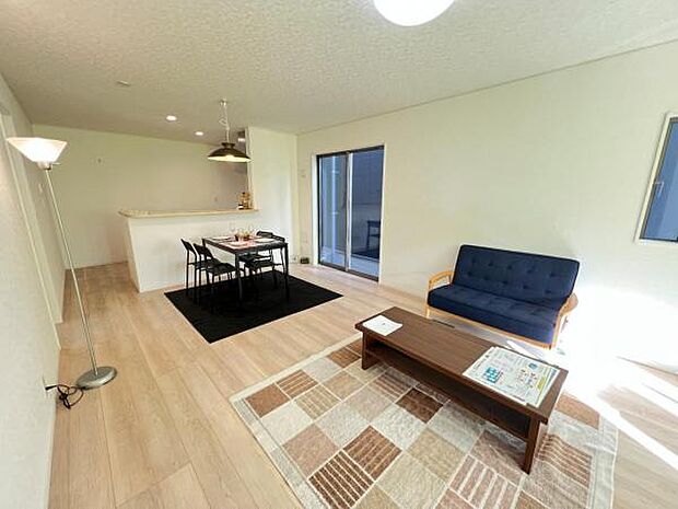 家族団らんの場所としてゆったりと居心地の良いリビングです。