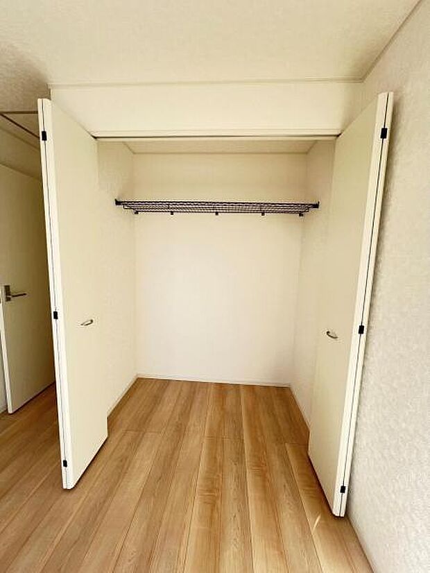 いつでもお部屋をスッキリお使い頂ける収納スペースを設置。