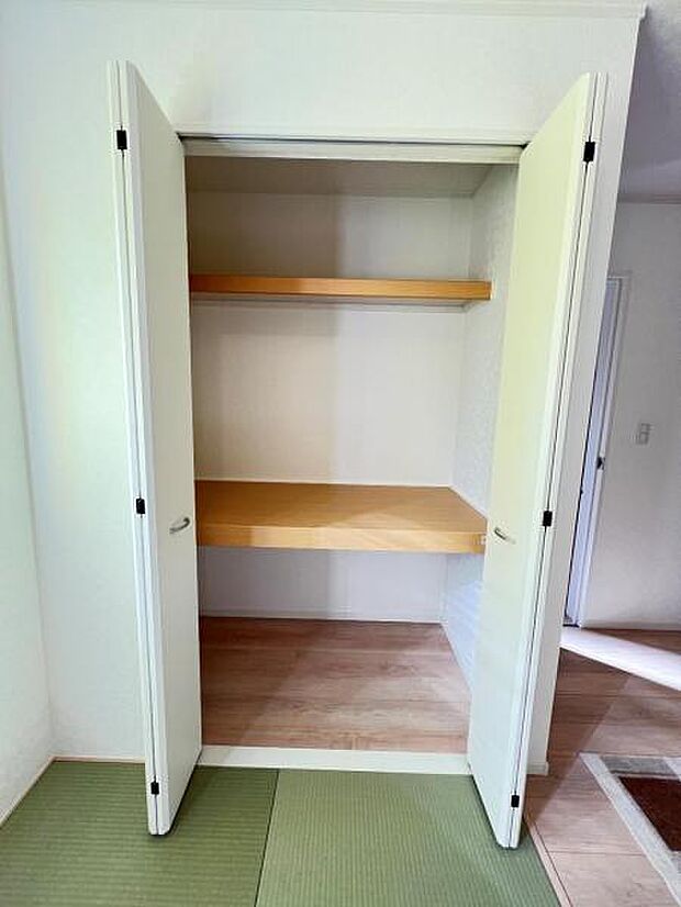 いつでもお部屋をスッキリお使い頂ける収納スペースを設置。