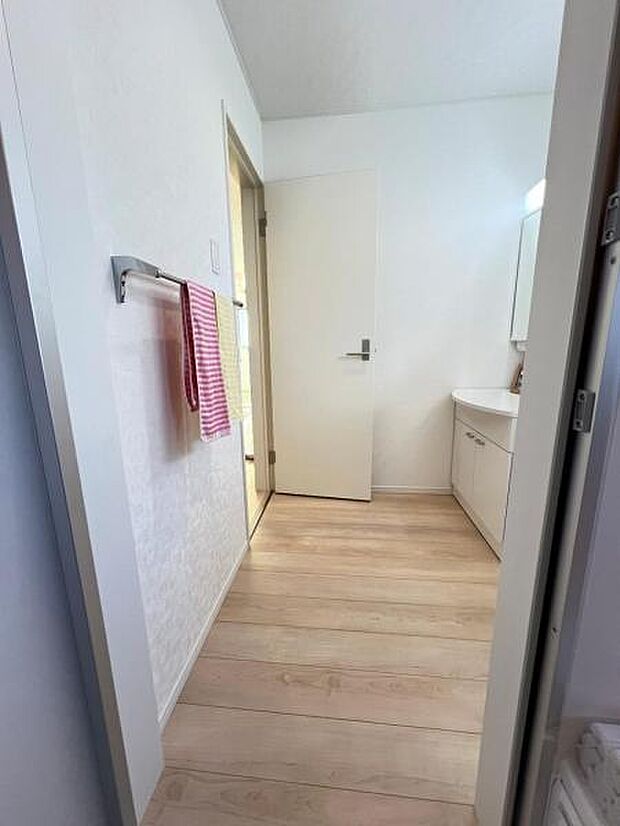 脱衣所は小さなお子様がいるご家庭にも重宝されます。