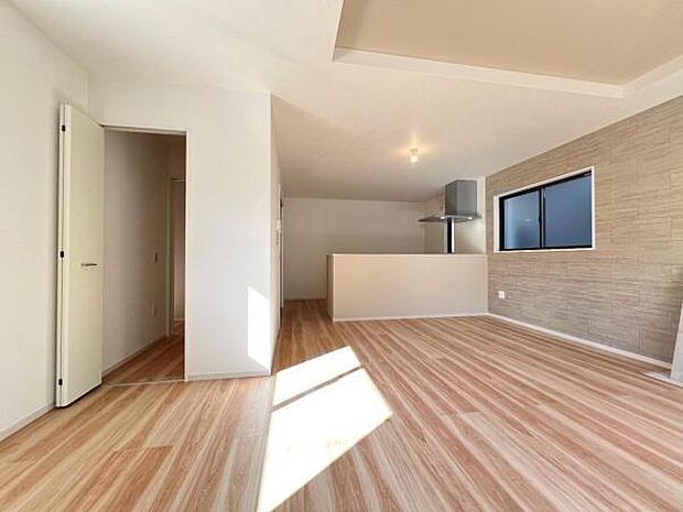 リビングダイニングになります。ご家族そろっての素敵な空間になりそうですね。