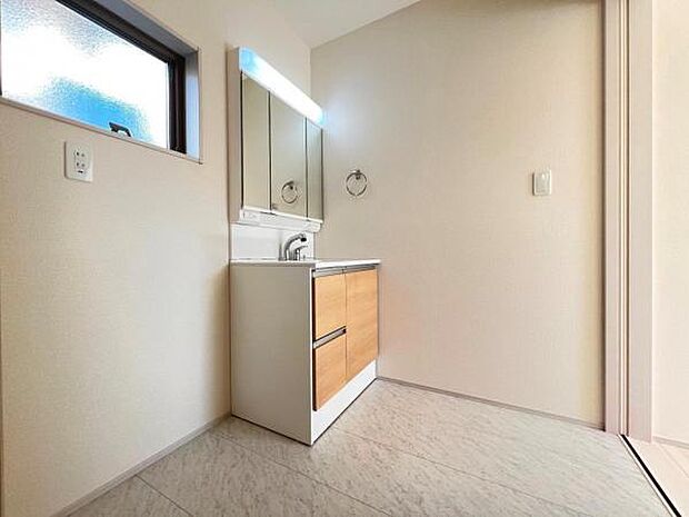 快適で清潔感がある脱衣スペースです。