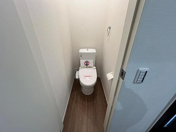 各階にトイレを設けており、ご家族が揃う時もゆとりをもってご利用いただけます。
