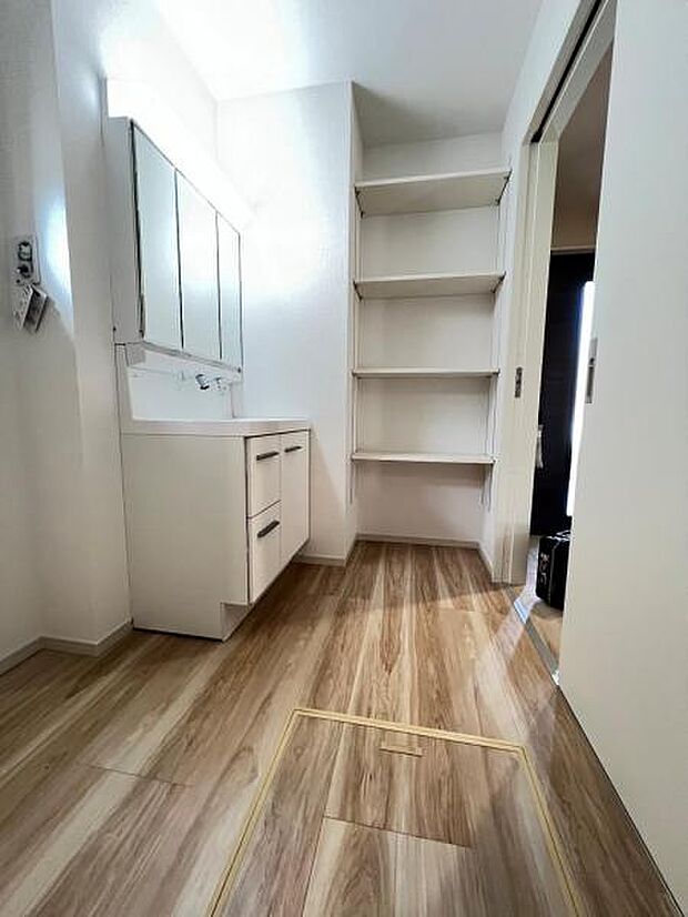 脱衣所は小さなお子様がいるご家庭にも重宝されます。