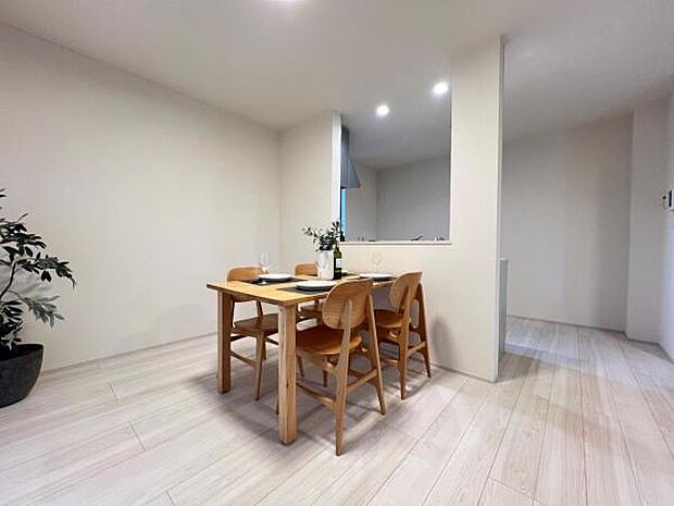 ご家族の温かい時間を演出するダイニングスペースです。