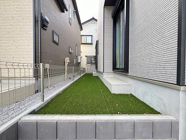 お庭スペースは、ガーデニングやお子様との外遊びなど多彩な用途でお楽しみいただけます。