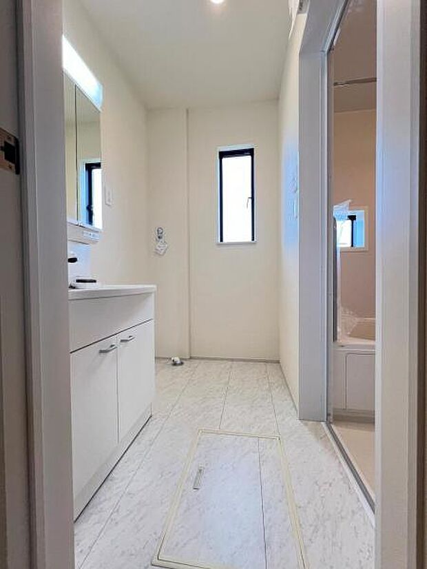 脱衣所は小さなお子様がいるご家庭にも重宝されます。