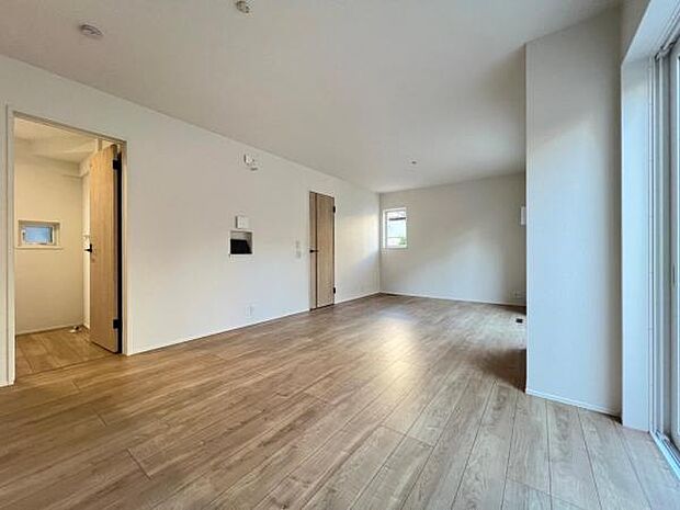 リビングダイニングになります。ご家族そろっての素敵な空間になりそうですね。