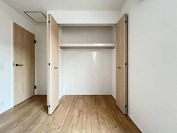 中の物を確認しやすく、取り出しやすい収納スペース。お部屋を広々とお使いいただけます。