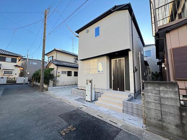 前面道路を含めた現地写真です。ぜひ周辺環境も併せてご覧ください。