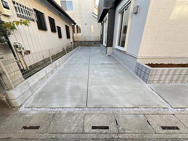 駐車場ももちろん完備しておりますのでお車所有の方にも心強いです。