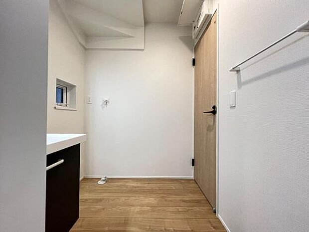 快適で清潔感がある脱衣スペースです。