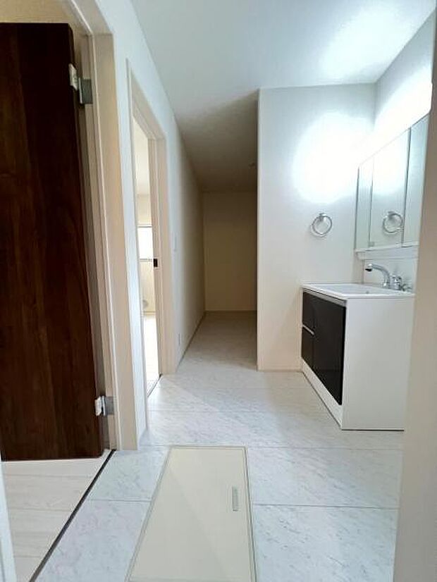 脱衣所は小さなお子様がいるご家庭にも重宝されます。