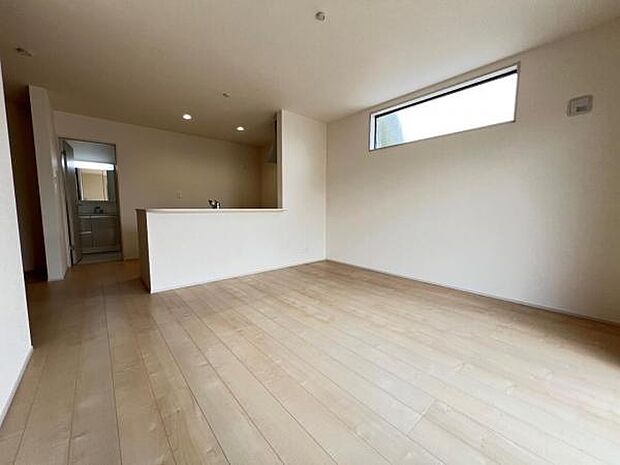 家族団らんの場所としてゆったりと居心地の良いリビングです。