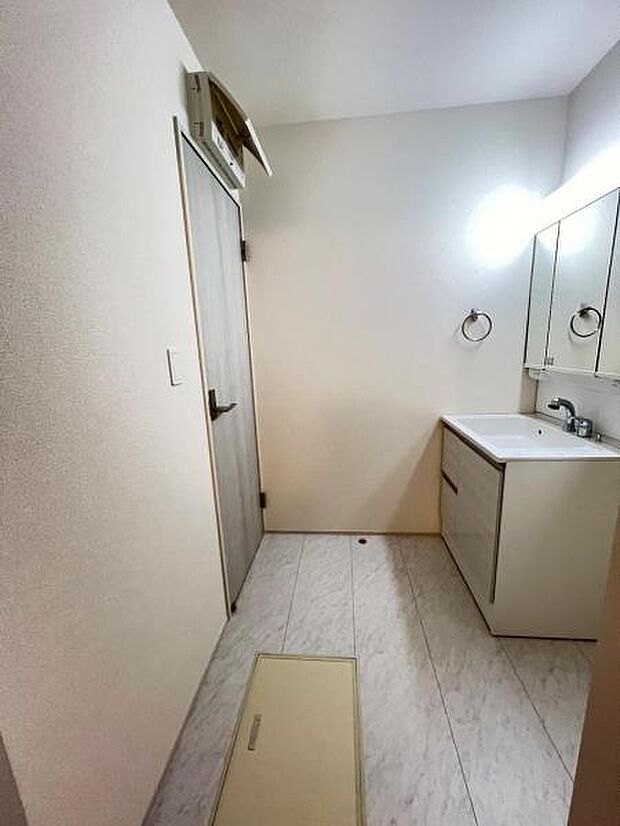 脱衣所は小さなお子様がいるご家庭にも重宝されます。