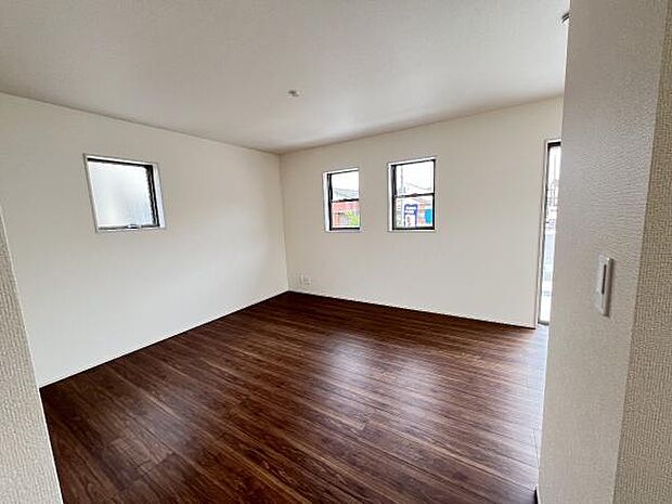 家族団らんの場所としてゆったりと居心地の良いリビングです。