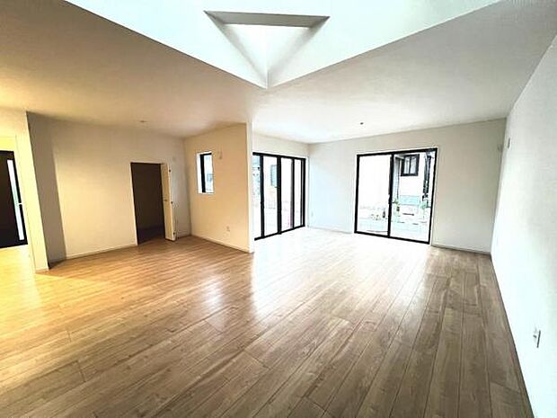 リビングダイニングになります。ご家族そろっての素敵な空間になりそうですね。