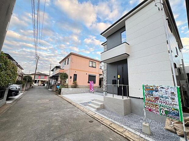 前面道路を含めた現地写真です。ぜひ周辺環境も併せてご覧ください。